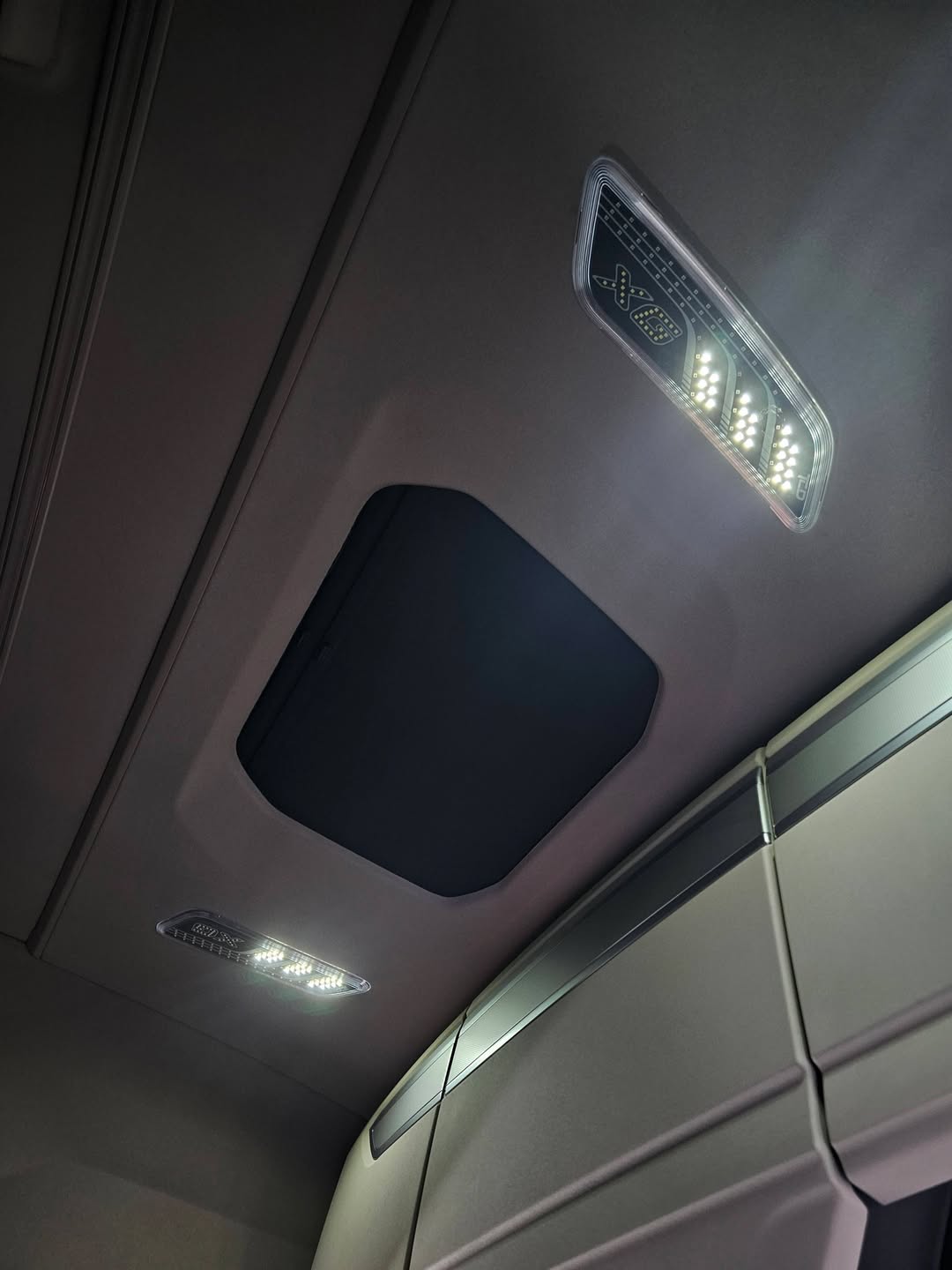 Innenraum LED-Leuchten zweifarbig - Passend für DAF XG/XF (2021+)