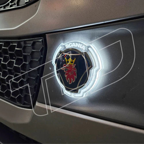 Transparentes LED Badge mit Gravur - Passend für Scania