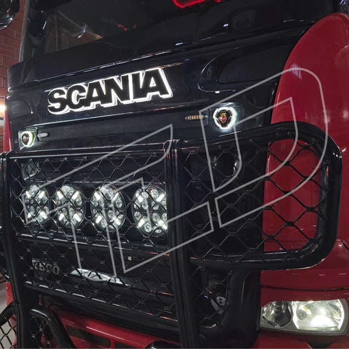 Transparentes LED Badge mit Gravur - Passend für Scania