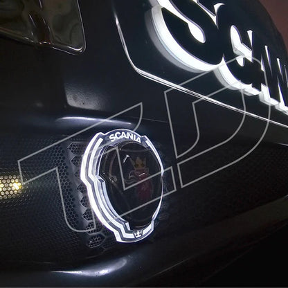 Transparentes LED Badge mit Gravur - Passend für Scania
